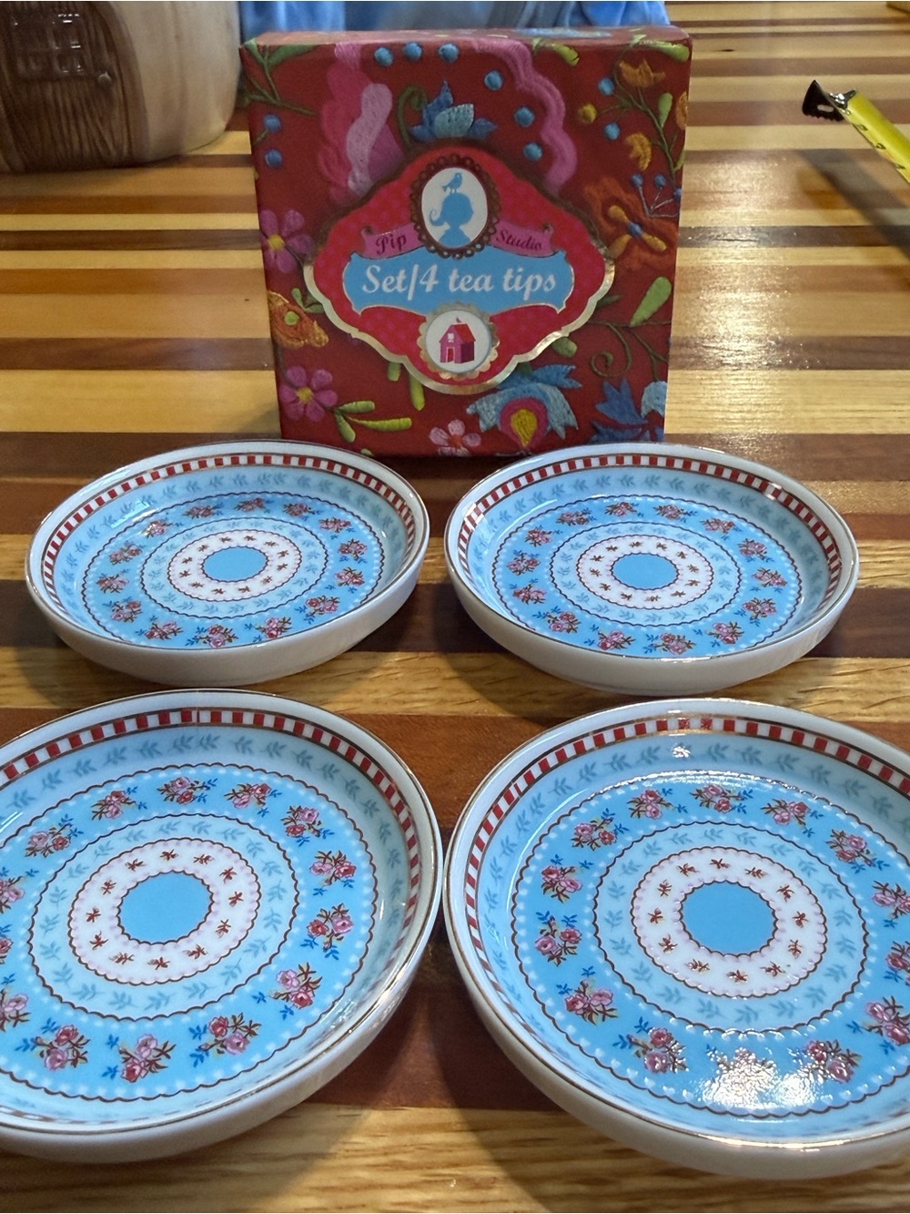 Set of 4 Light Blue Floral Tea Tip Saucers by Pip Studio